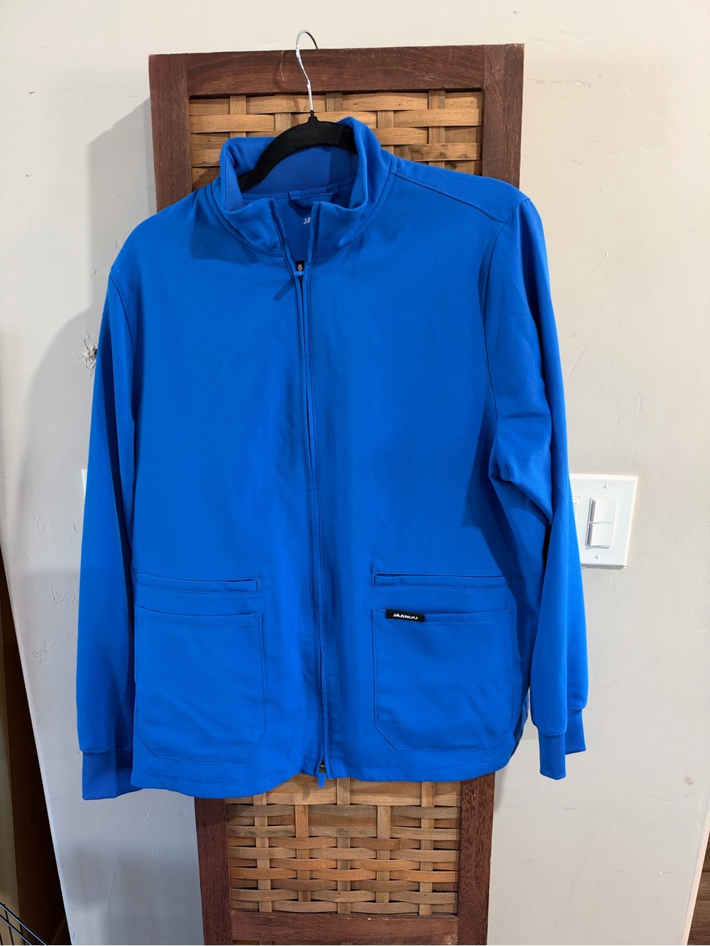 JAANUU Women’s Ceri 6-Pocket Scrub Jacket XL – Royal Blue